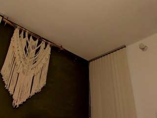 karlyee webcam model stream image