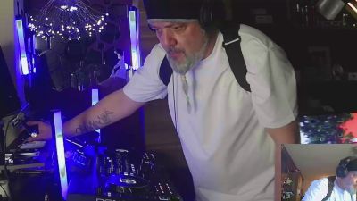 1st_omen webcam model stream image