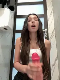 -_MiaQueen_- webcam model stream image