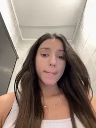 -_MiaQueen_- webcam model stream image