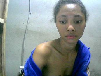 Monicaxa webcam model stream image