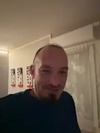 Surveillant webcam model stream image