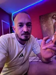 Surveillant webcam stripchat model stream image