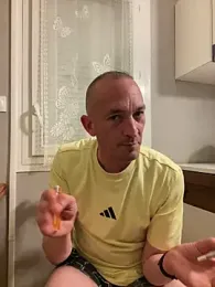 Surveillant webcam model stream image