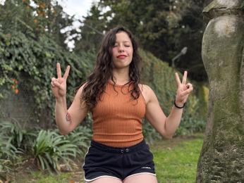 LyraLuxe webcam model stream image