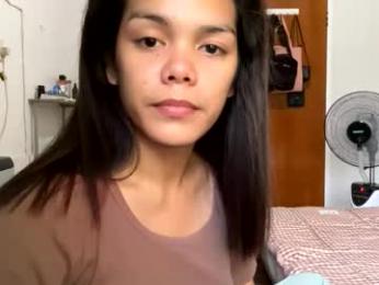 caroline_east webcam model stream image