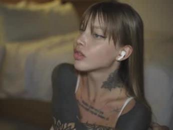 mileeena webcam model stream image