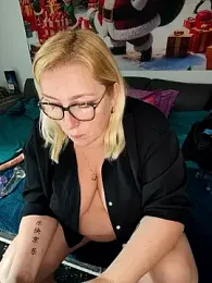 winniess40 webcam model stream image