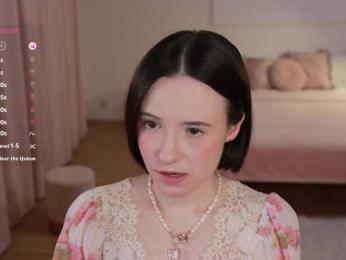 MissEssie bongacams stream image