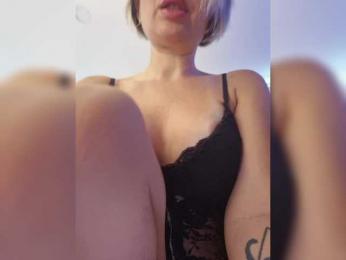 MinniMia bongacams stream image