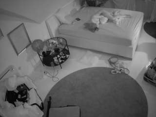 voyeurcam-julmodels-whitebed-4 camsoda stream image