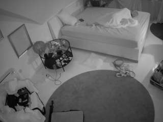 voyeurcam-julmodels-whitebed-4 camsoda stream image