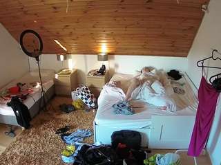 voyeurcam-julmodels-whitebed-2 camsoda stream image