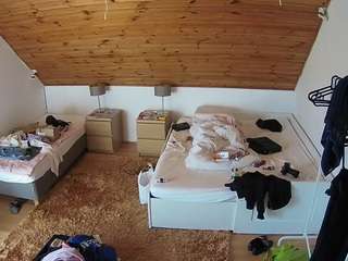 voyeurcam-julmodels-whitebed-2 camsoda stream image