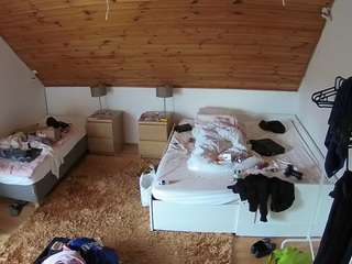 voyeurcam-julmodels-whitebed-2 camsoda stream image