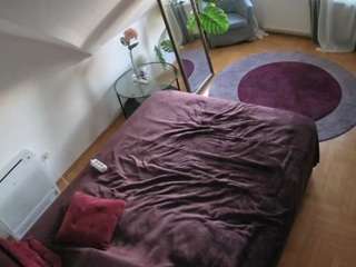 voyeurcam-julmodels-whitebed-4 camsoda stream image