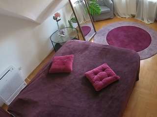 voyeurcam-julmodels-whitebed-4 camsoda stream image