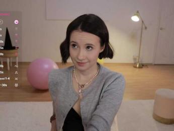 MissEssie bongacams stream image