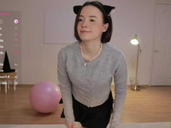 MissEssie bongacams stream image