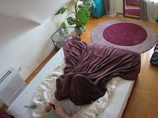 voyeurcam-julmodels-whitebed-4 camsoda stream image