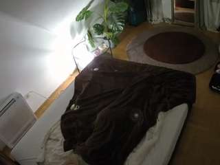 voyeurcam-julmodels-whitebed-4 camsoda stream image