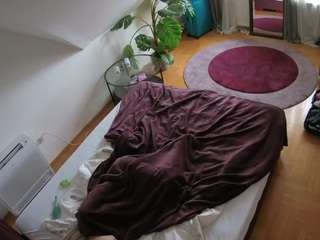 voyeurcam-julmodels-whitebed-4 camsoda stream image