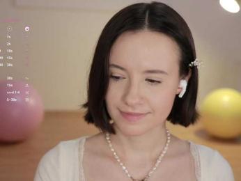 MissEssie bongacams stream image