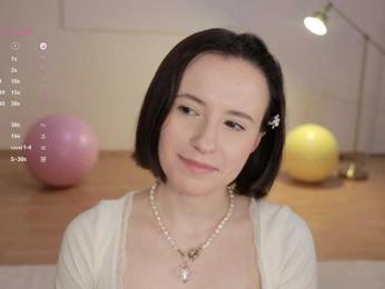 MissEssie bongacams stream image