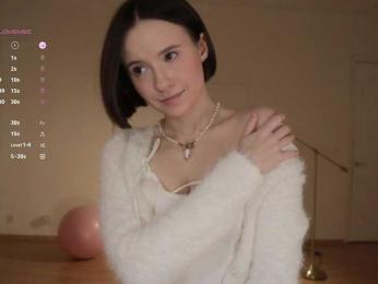 MissEssie bongacams stream image