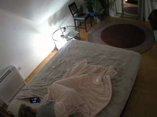 voyeurcam-julmodels-whitebed-4 camsoda stream image