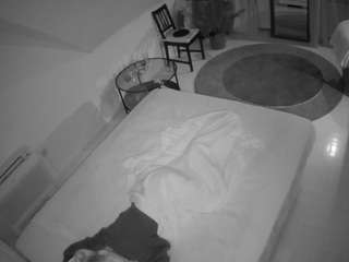 voyeurcam-julmodels-whitebed-4 camsoda stream image