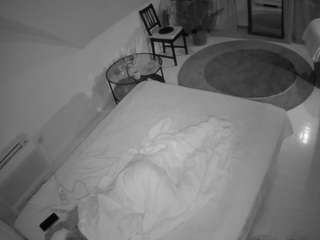 voyeurcam-julmodels-whitebed-4 camsoda stream image