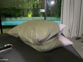 golden_alinee chaturbate stream image