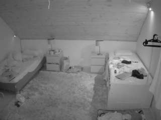 voyeurcam-julmodels-whitebed-2 camsoda stream image