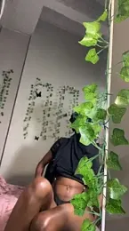 StrawberryXpeach stripchat stream image