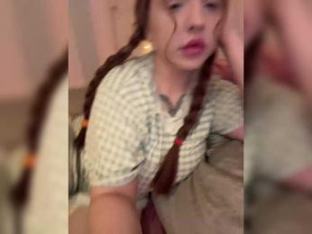 LittleDelora bongacams stream image