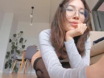 yours_meyy chaturbate stream image
