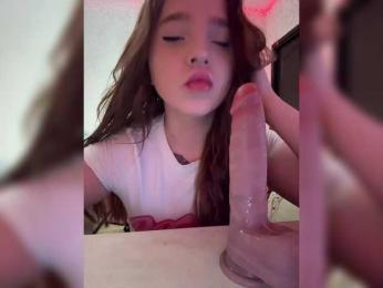 LittleDelora bongacams stream image