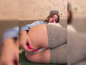 LittleDelora bongacams stream image