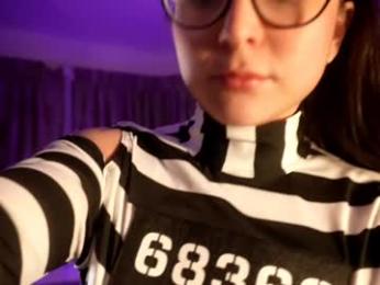 littlee33 chaturbate stream image