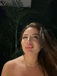 AshleySinn stripchat stream image