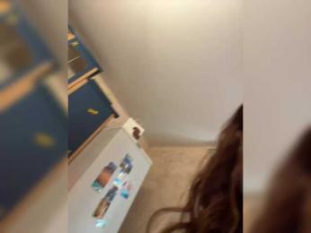 LittleDelora bongacams stream image