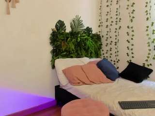 karlyee camsoda stream image