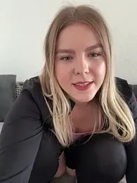 LaraBlond stripchat stream image