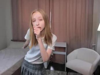 lynetcheckley chaturbate stream image, 04.05.2025 01:00