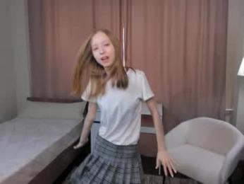 lynetcheckley chaturbate stream image, 04.05.2025 01:00