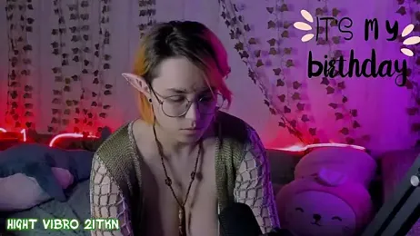 TrickyKitsune stripchat stream image