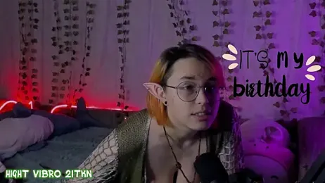 TrickyKitsune stripchat stream image